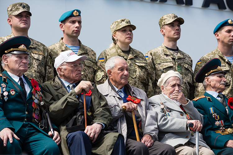 Воїни АТО та ветерани Другої світової війни. Київ. День пам’яті та примирення